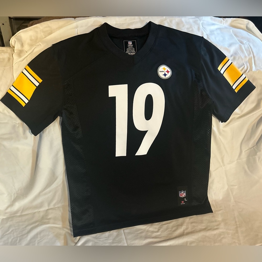 Like-New Youth NFL jersey Pittsburg Steelers Juju Smith-Shuster Size Youth Large